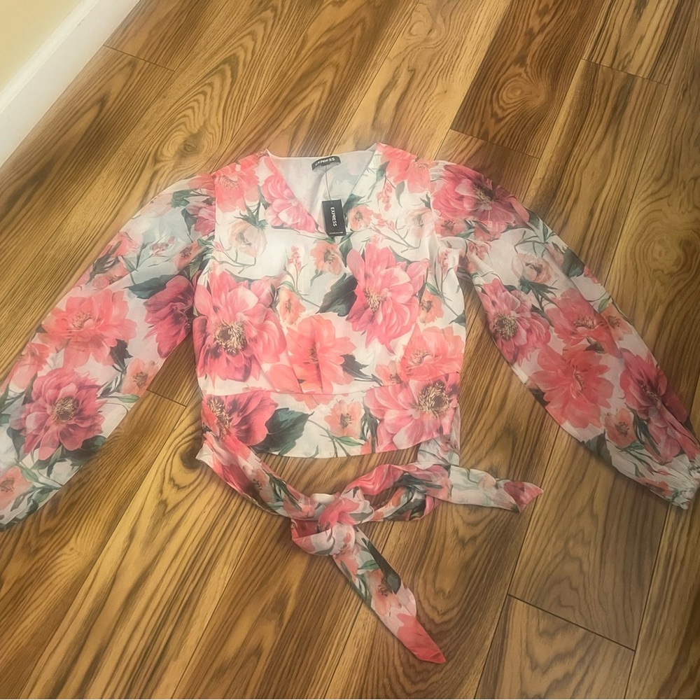 Sold Express Floral Tie Banded Bottom Faux Wrap Top Women’s size S - NEW